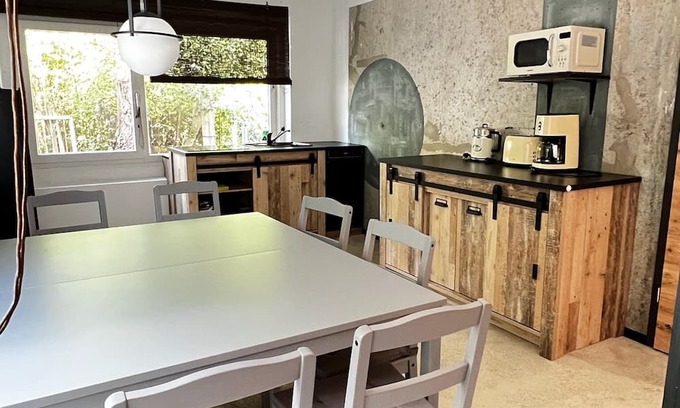 Laussnitz Apartamento | Carotel Industrial Style meets Waldesruhe with a dog