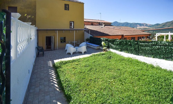 Venafro Casa | Nice home in Venafro with house a mountain view