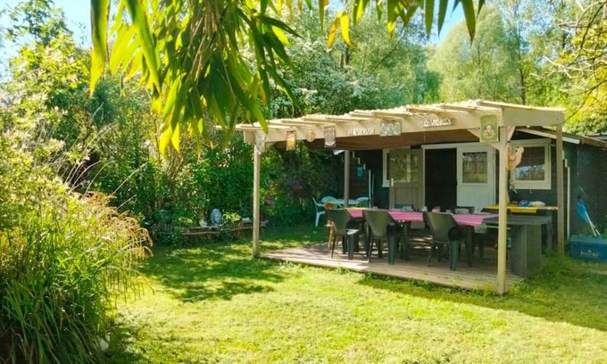 Salperwick Chalet De Esquí | Cottage in the water accessible only by boat