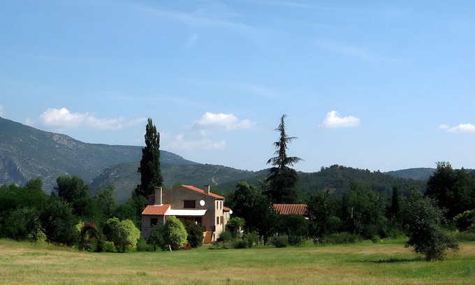 Sahorre Casa | Holiday Home 'Gîte Le Chant Des Oiseaux' with Mountain View, Wi-Fi and Air Conditioning
