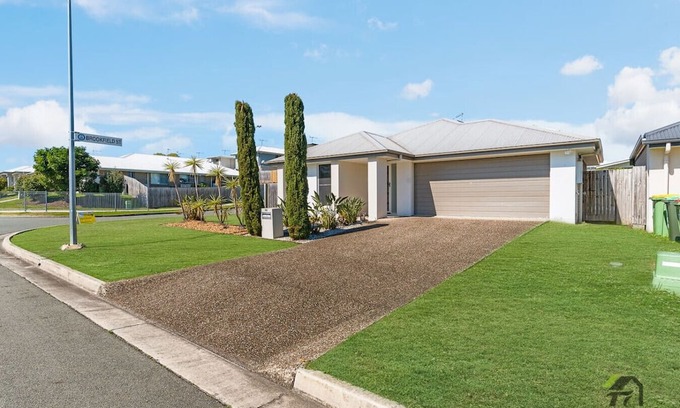 Pimpama Apartamento | Spacious Oasis in Pimpama