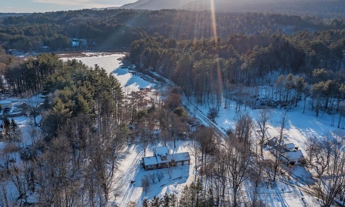 Arlington Casa | Southern Vermont Cottage in charming Arlington
