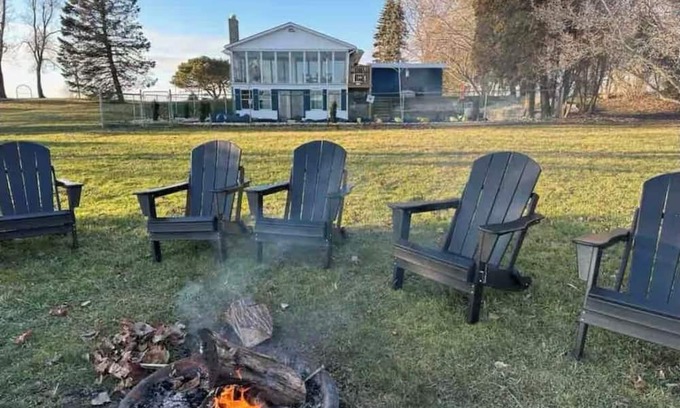 Romney Casa | Lakefront Retreat & Game Room