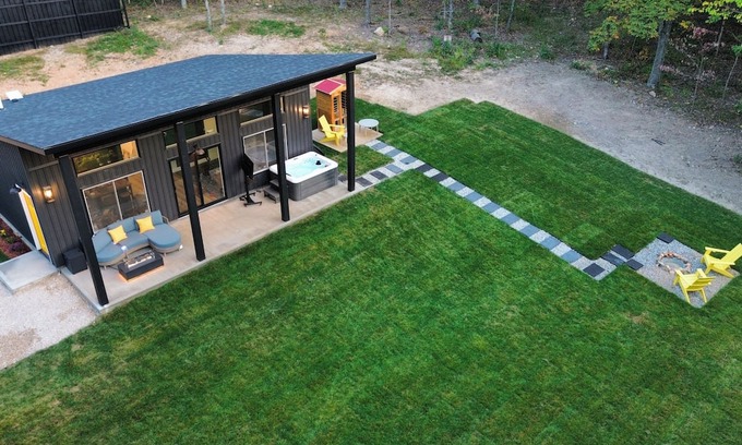 Leasburg Cabina | Luxury Couples Retreat with Hot Tub and Sauna