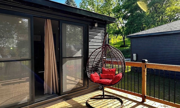 Harwood Casa | 2-bedroom Lake Front Cottage in Harwood, ON #1