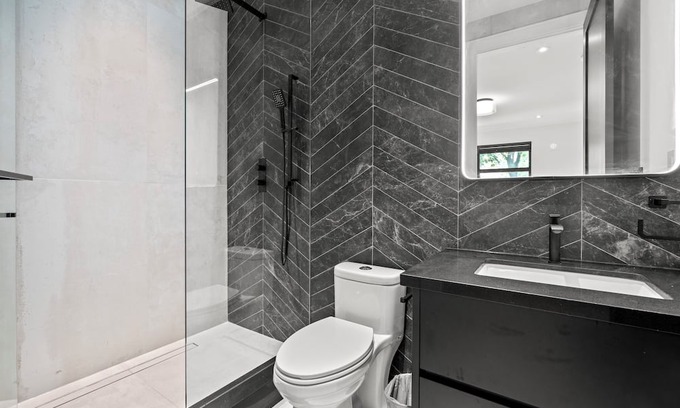 Lakeview Casa | Luxury House near Lake