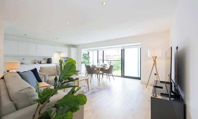 Cheadle Apartamento | Brooklyn Mews-Free Parking