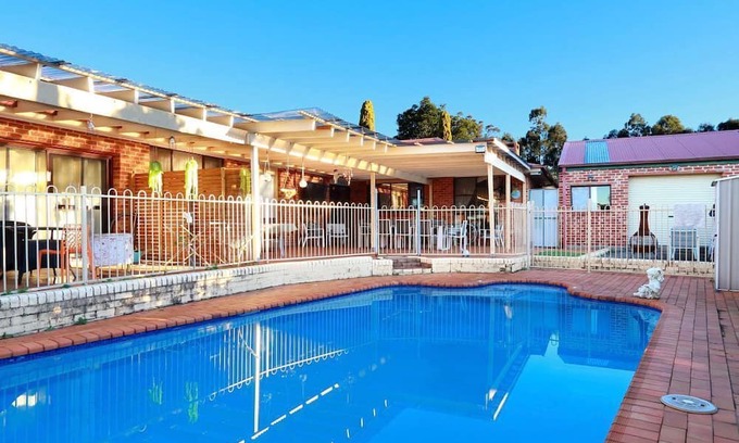 Baulkham Hills Casa | Entire 4 Bedroom House with Swimming Pool, Beautiful and Spacious
