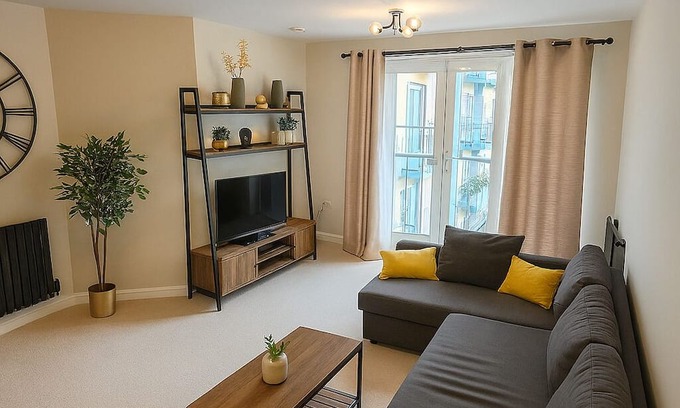 Hatfield Apartamento | Central Hatfield | Free Parking | Sleeps up to 4 | With Balcony