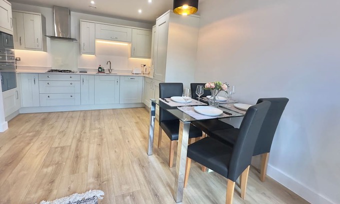 Weybridge Apartamento | Stylish home in Weybridge