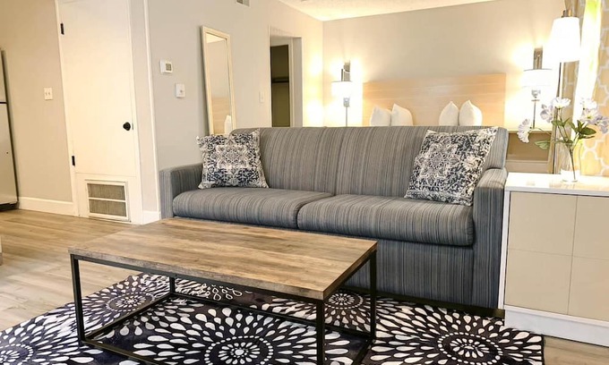 Springdale Apartamento | New Furnished Studio | Flexible Stays | All-Inclusive