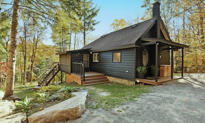 Greater Madawaska Cabina | Cozy Cabin on the water! Close to ski hill and recreational trails.