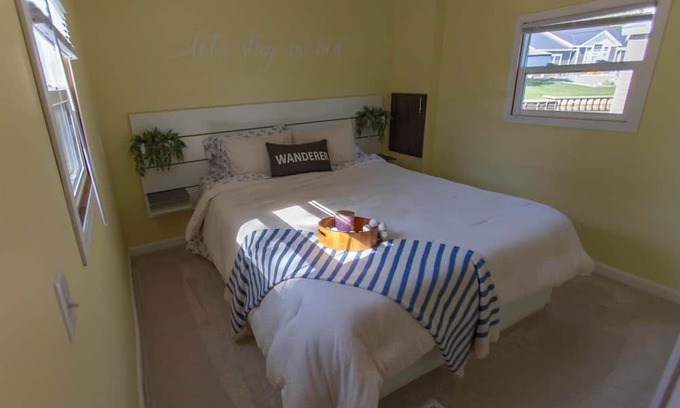 Angola Casa | Cozy 1-bedroom mobile home on the beautiful Crooked lake