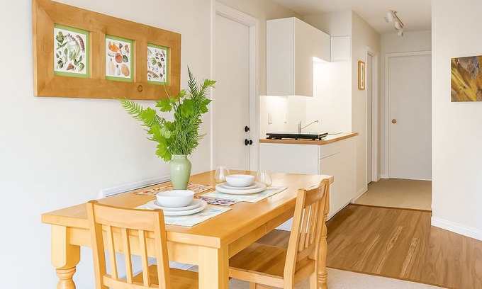Brentwood Bay Casa | Arbutus and Fir Retreat. Priced for long stays. Pet-friendly!