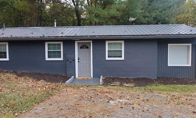 Confluence Casa | Stone's Throw Cabin moments away from the best of the Laurel Highlands!