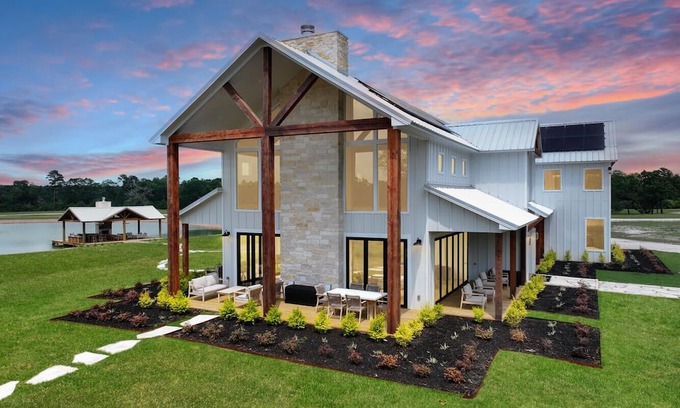 Grimes County Complejo | Nature, Comfort, Elegance: 162 Acre Ranch-Resort