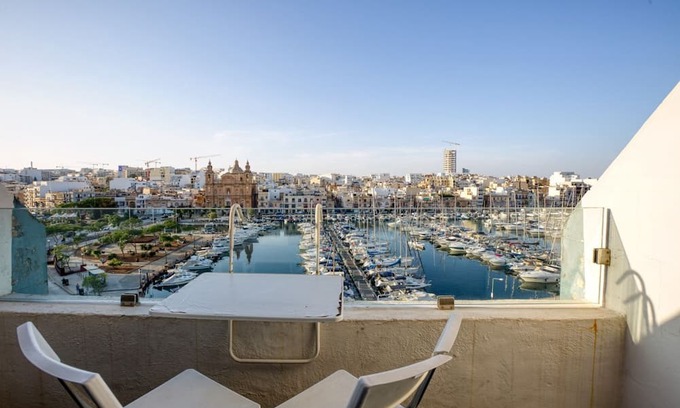 Pieta Apartamento | Seafront 3 bedroom apartment