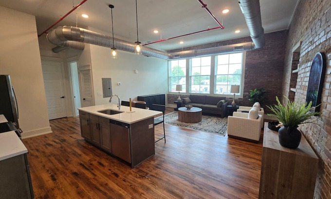 McMinnville Condominio | Cozy 1BR condo in McMinnville, TN, perfect for couples or small families.