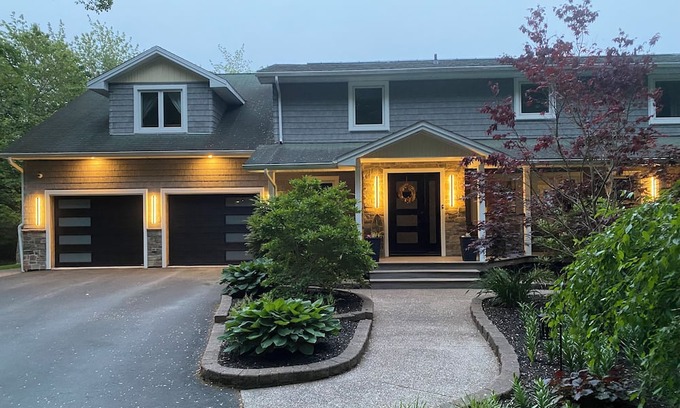 Halifax County Casa | Charming 4-bedroom lake house in Upper Tantallon