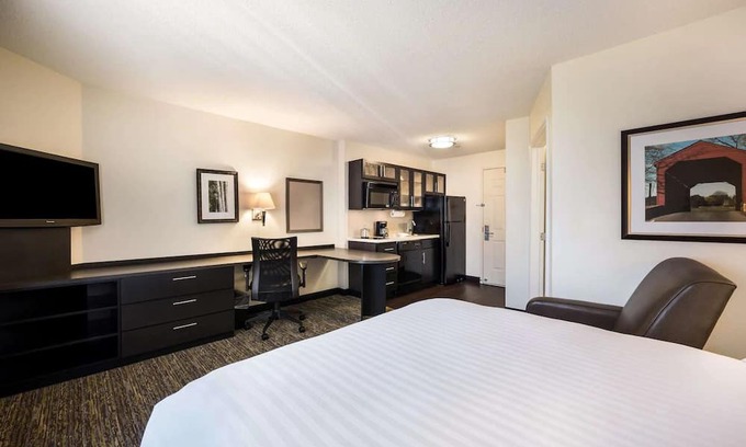 Braintree Hotel | 2 Units | Corporate Comfort in Braintree | Near South Shore Business Hub