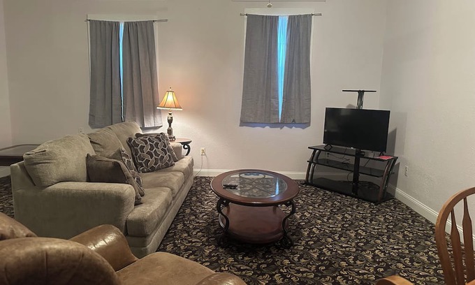 Leesville Apartamento | Delightful 3-bedroom apartment with AC in Leesville