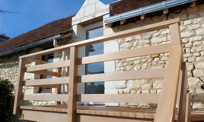 Tavant Cama Y Desayuno | Bed and Breakfast 'Vert Ailleurs' with Shared Terrace, Shared Garden and Wi-Fi