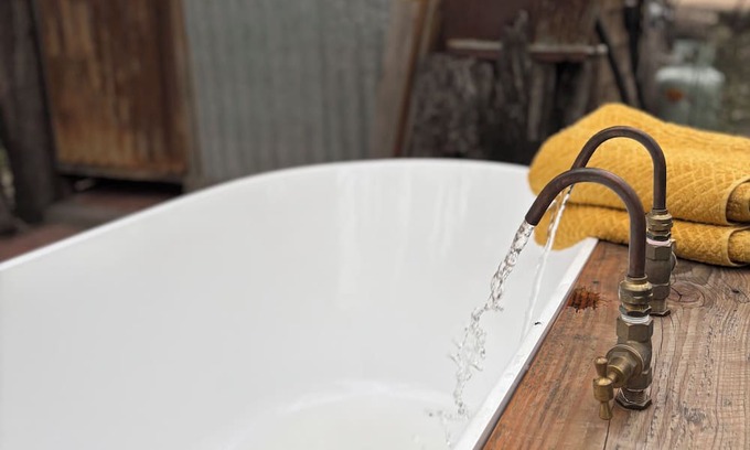 Moama Cabina | Romantic Off Grid Nature Stay for 2 with Outdoor Bath Only 5 minutes from Moama