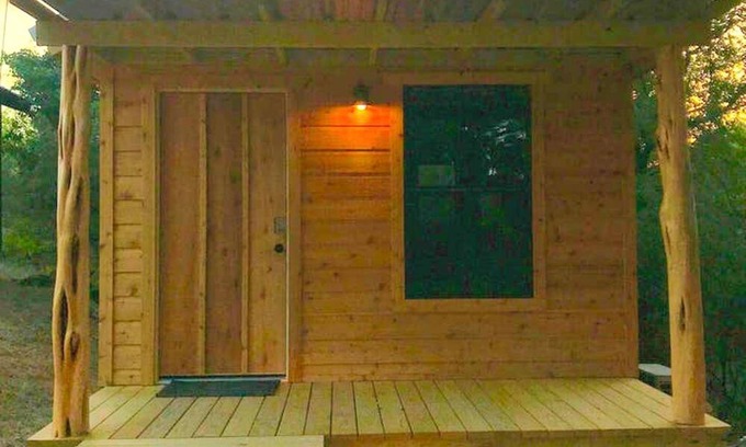 Mason Cabina | Cozy Tiny House for a Getaway in Texas Wine Country