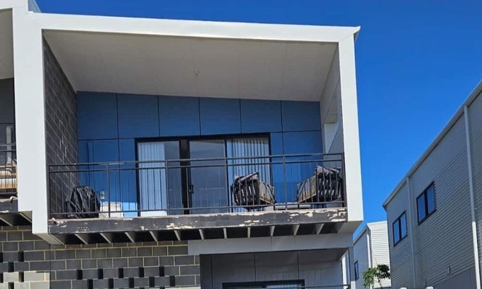 Alkimos Casa | 5 minutes walk to the beach! Alkimos Coastal 3 Bedroom Townhouse