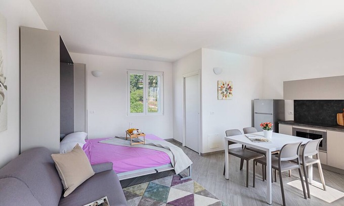 Soiano del Lago Apartamento | Moderno piso con piscina