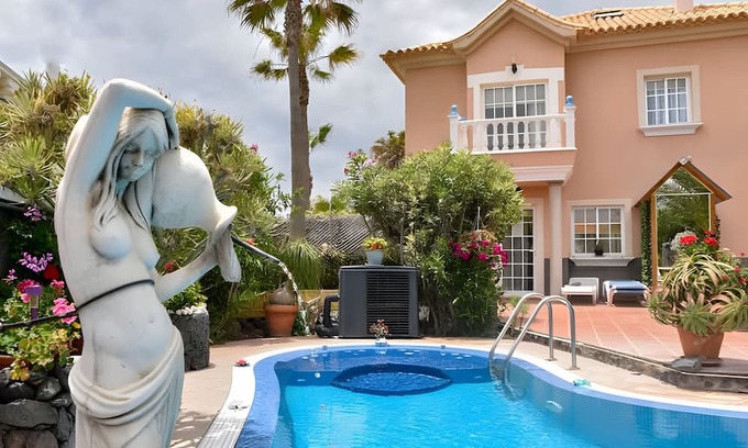Granadilla de Abona Casa | Casa Vacacional 'Nice 14c El Médano Beach Only' con Piscina Compartida