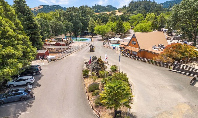 Willits Cabina | Mendocino Redwoods RV Resort