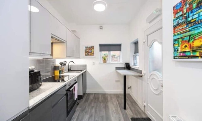 Manchester Hotel | Ensuite Rooms w/Kitchen Access by Irwell Stays