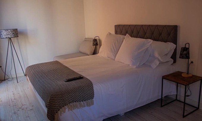Balaguer Apartamento | Bed and Breakfast 'Habitació' with Shared Terrace, Wi-Fi and Air Conditioning