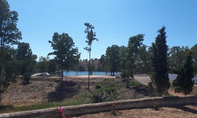Corte do Pinto Apartamento | Apartment 'Amoreira' with Lake View, Wi-Fi and Air Conditioning