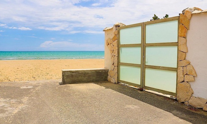 Agnone Bagni Casa | Casa Libezia: A welcoming apartment located right on the beach, with Free WI-FI.