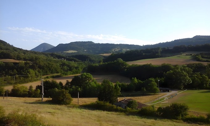 Bourdeaux Apartamento | Apartment 'À La Campagne' with Mountain View, Private Terrace and Wi-Fi