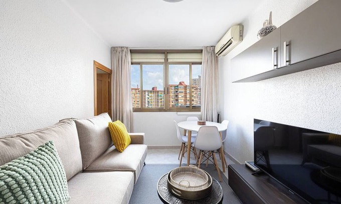 Cornella de Llobregat Apartamento | Experience the charm of our lovely and intimate 3-bedroom home.