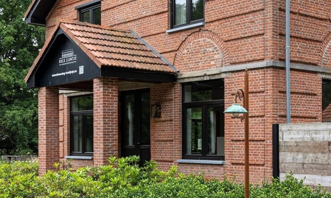 Turnhout Casa | Comfortabele groepswoning voor 8 met ruime tuin