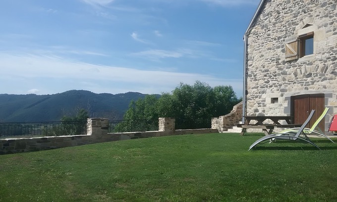 Rentieres Casa | Holiday Home 'Le Panorama' with Mountain View, Shared Terrace and Wi-Fi