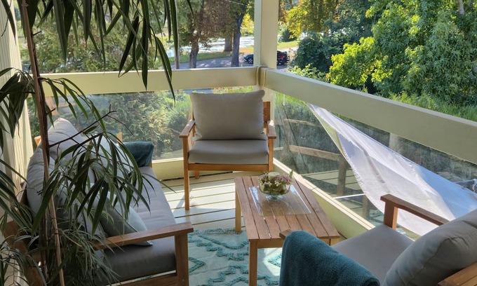 Charmes Apartamento | Room + bathroom + balcony by the canal