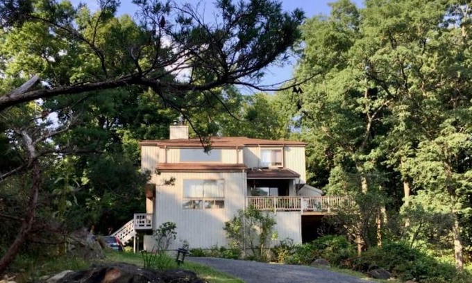 Croton-on-Hudson Casa | Scenic & Serene: 3BR/3BA w Panoramic Hudson Views! A Birder's paradise