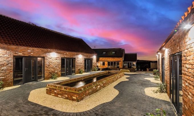 Kneesall Casa | Sherwood Hideaway is a stunning, exclusive-use celebration house nestled in the heart of Sherwood Forest. Designed with unforgettable group experiences in mind.