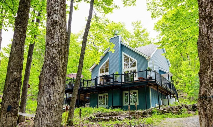 Lac-McGregor Cabaña | Chalet Watson | Cozy pet-friendly cottage near Gatineau/Ottawa with Home Theatre