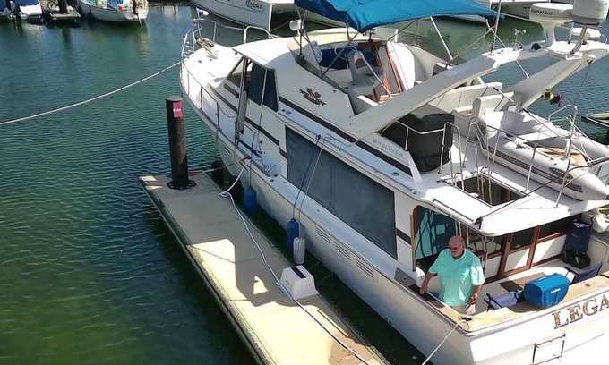 Fort Sherman Alquiler De Eote | 2-bedroom yacht in Shelter Bay Marina with pool, fitness room, AC on board.