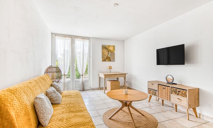 Begadan Casa | Gîte Barrail du Moulin in the Heart of the Médoc Vineyards, Between Estuary and Ocean