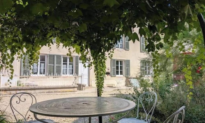 Dancevoir Casa | Country house, 2 living rooms, 3 bathrooms, 15 people, large meeting areas
