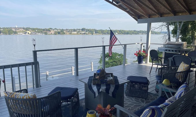 Port Byron Casa | Mississippi Riverfront Retreat - River's Edge - Quad Cities