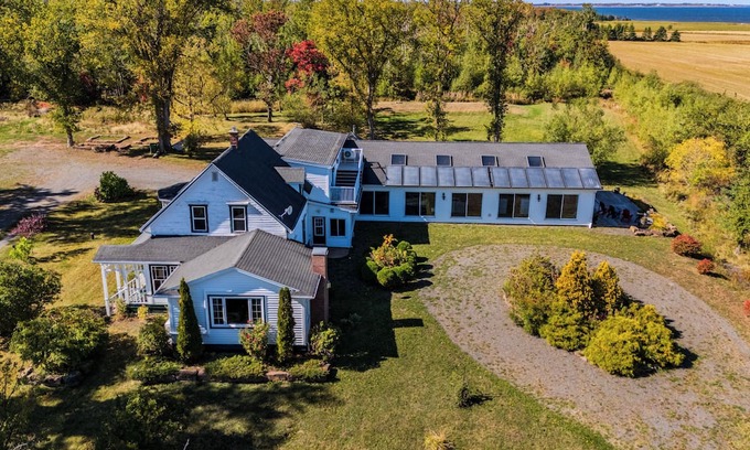 Brule Point Otro | Family sized farmhouse with ocean views and indoor pool near Tatamagouche.