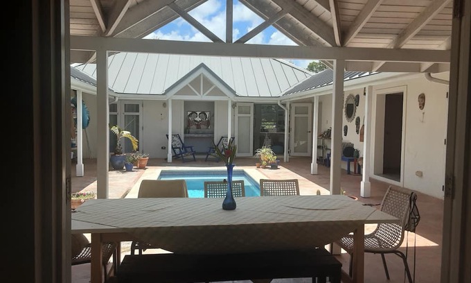 Hopefield Cama Y Desayuno | A Hidden Bed & breakfast with live-in host Private, Peaceful with Plunge pool.